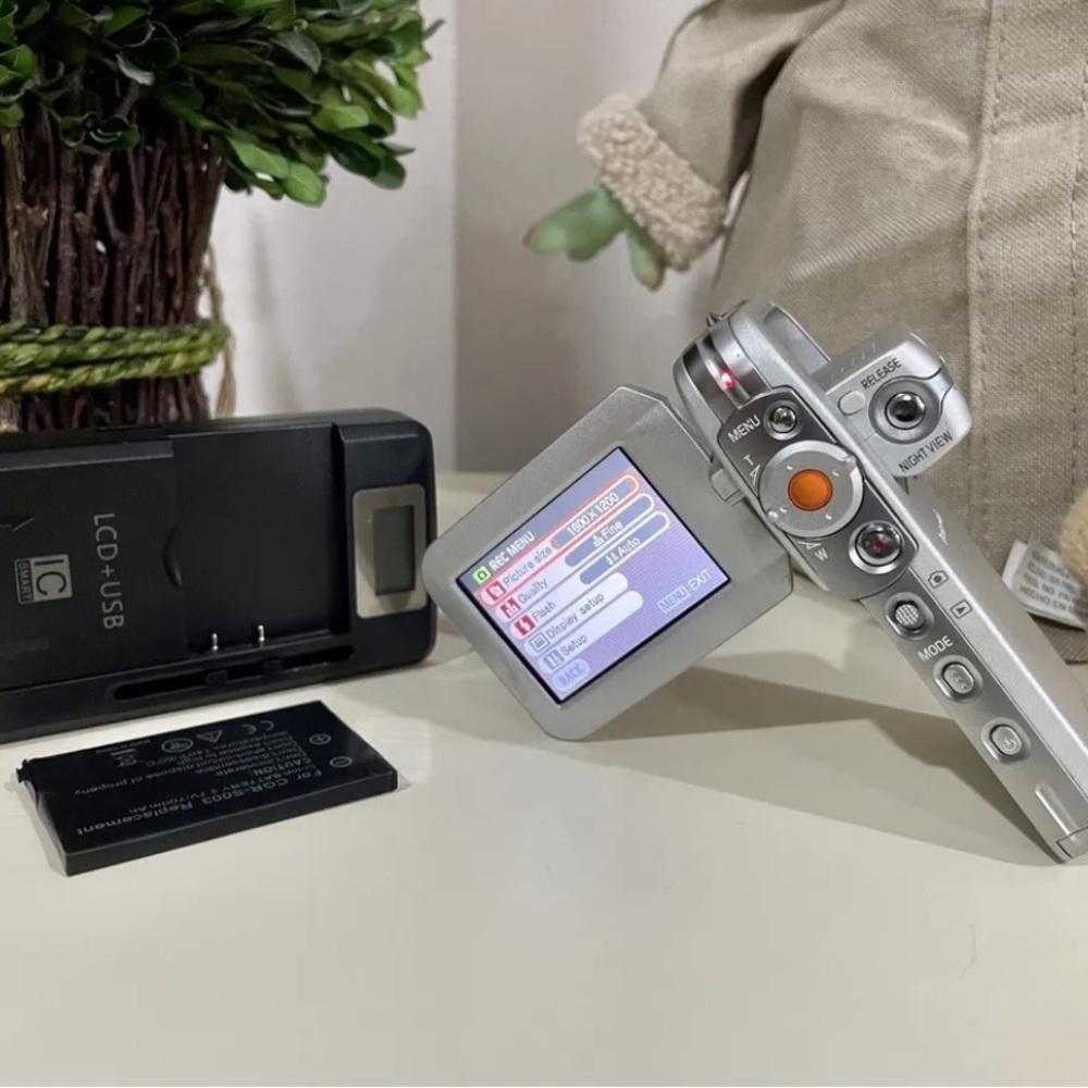Panasonic D-Snap SV-AV50 Silver SD Video Camera Camcorder